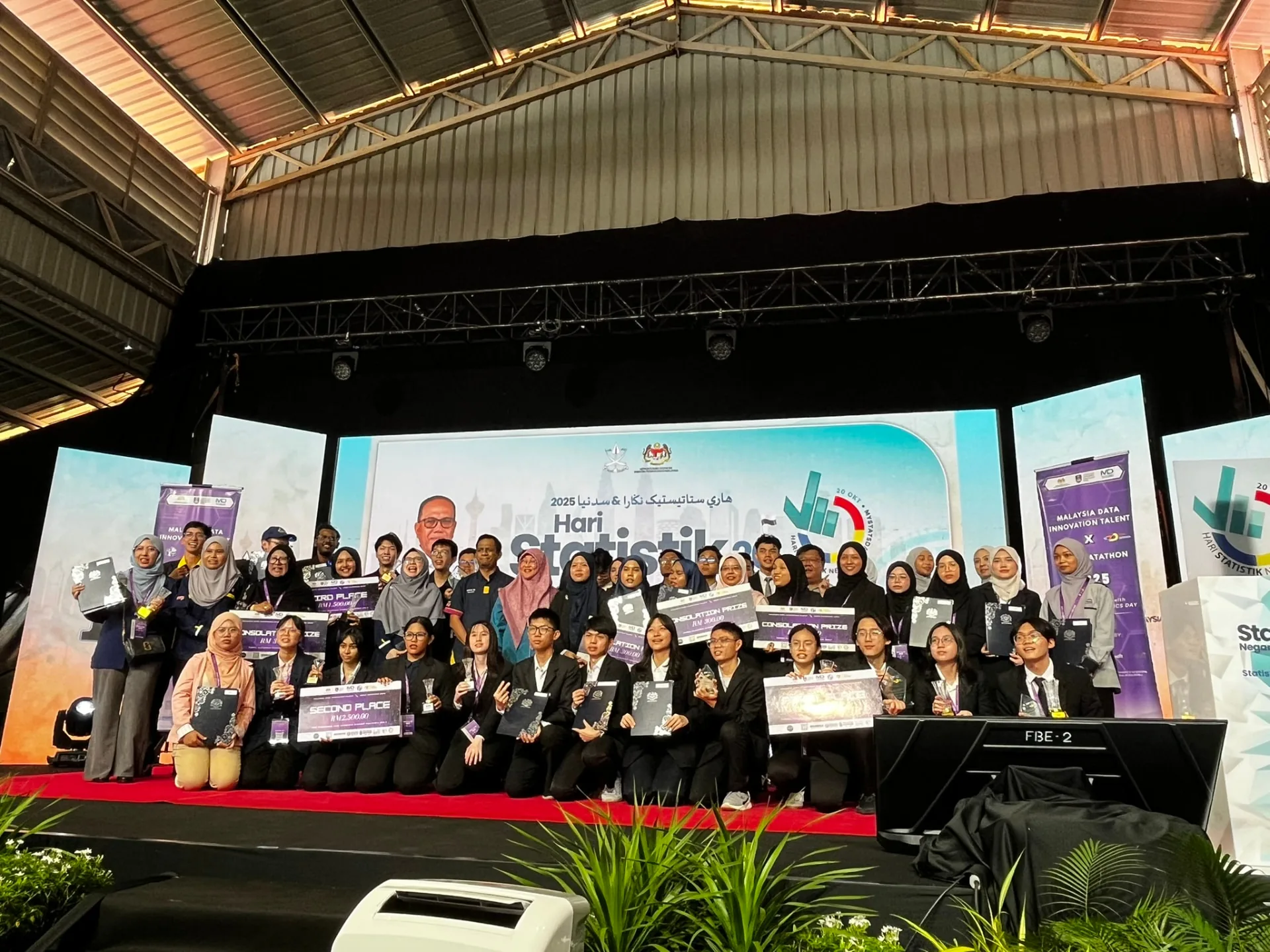 Group photo with all award recipients